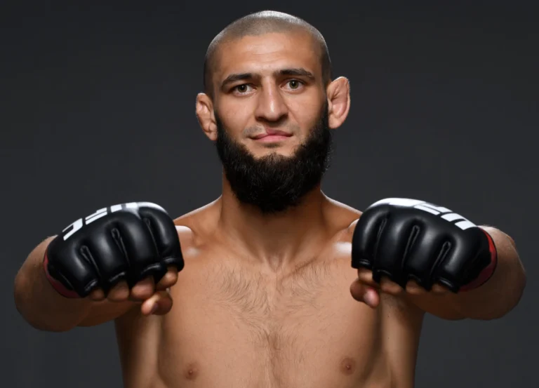 EPISODE 866: MMA PREVIEW – KHAMZAT GETS WHITTAKER TEST